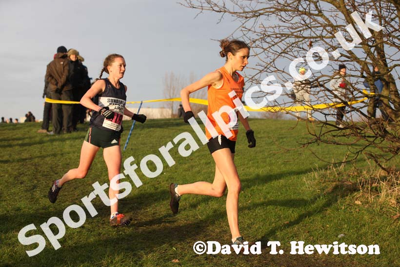 Rosie Smith leads Alyson Dixon during the senior womens North Eastern Cross Country, Champs., Temple Park, South Shields. Photo: David T. Hewitson/Sports for All Pics